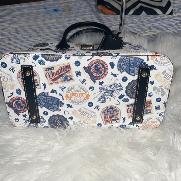 Disney Vacation Club Mickey Dooney & Bourke Satchel Crossbody Purse EUC - Picture 5 of 13